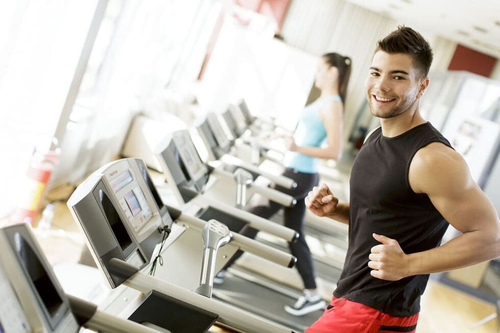 Os exercícios cardiovasculares ajudam o homem a acelerar a circulação sanguínea